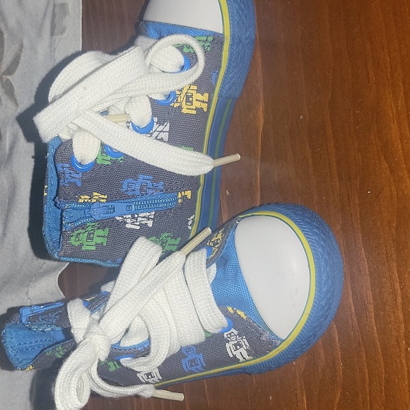 Baby/toddler size 6 high-tops - Picture 4 of 4